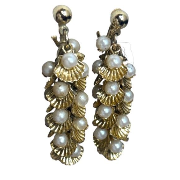 Vintage Avon Clip on Dangle Earrings Gold Plated Pearls on half Shells size 1.5" - Picture 13 of 15